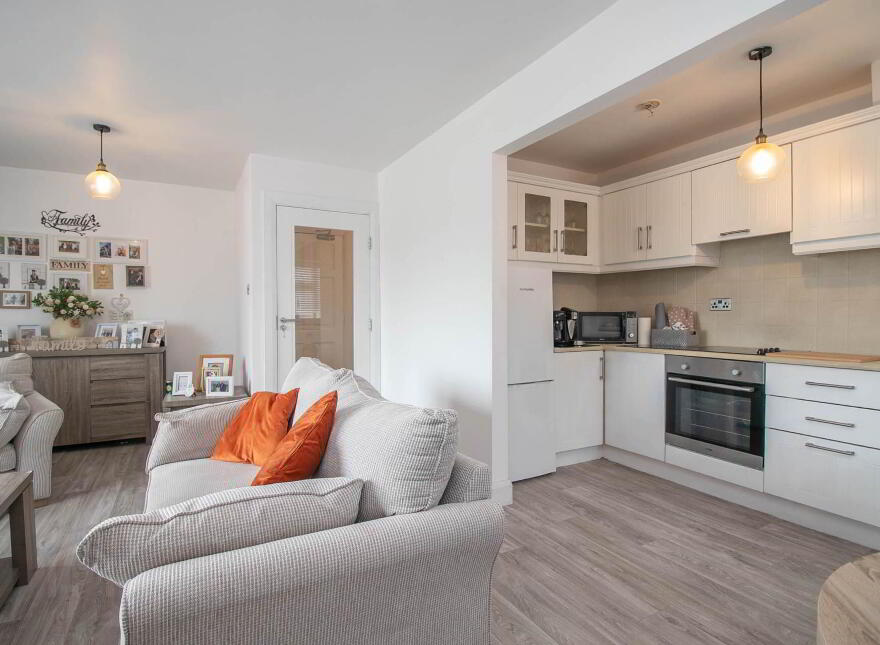 Apt 12, Palm Court, Arvagh, H12R7T8