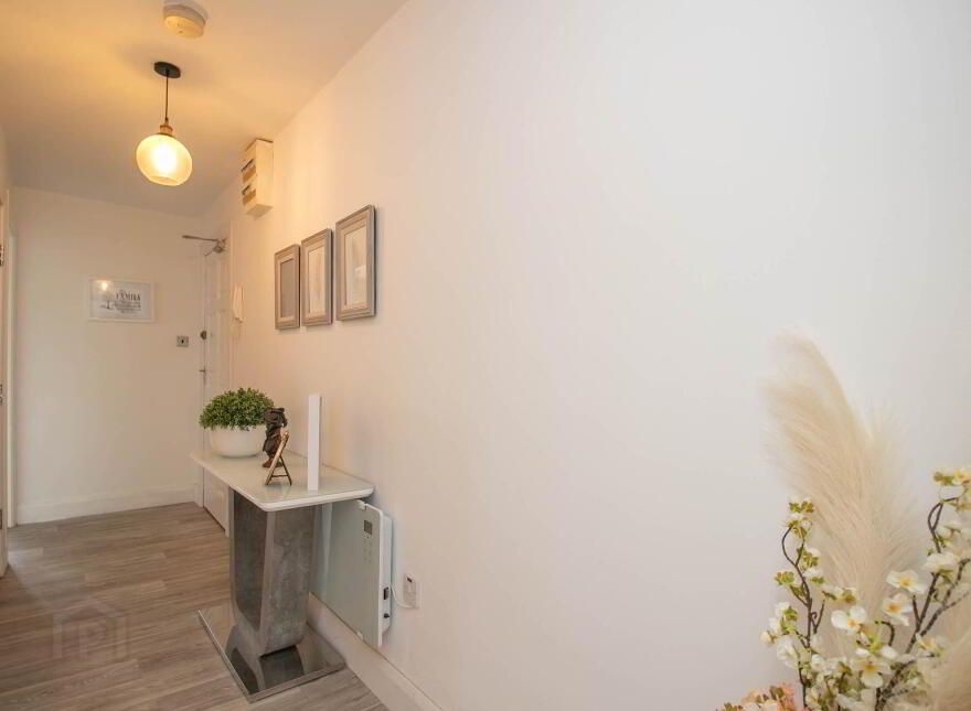 Apt 12, Palm Court, Arvagh, H12R7T8