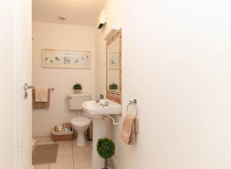 Apt 12, Palm Court, Arvagh, H12R7T8