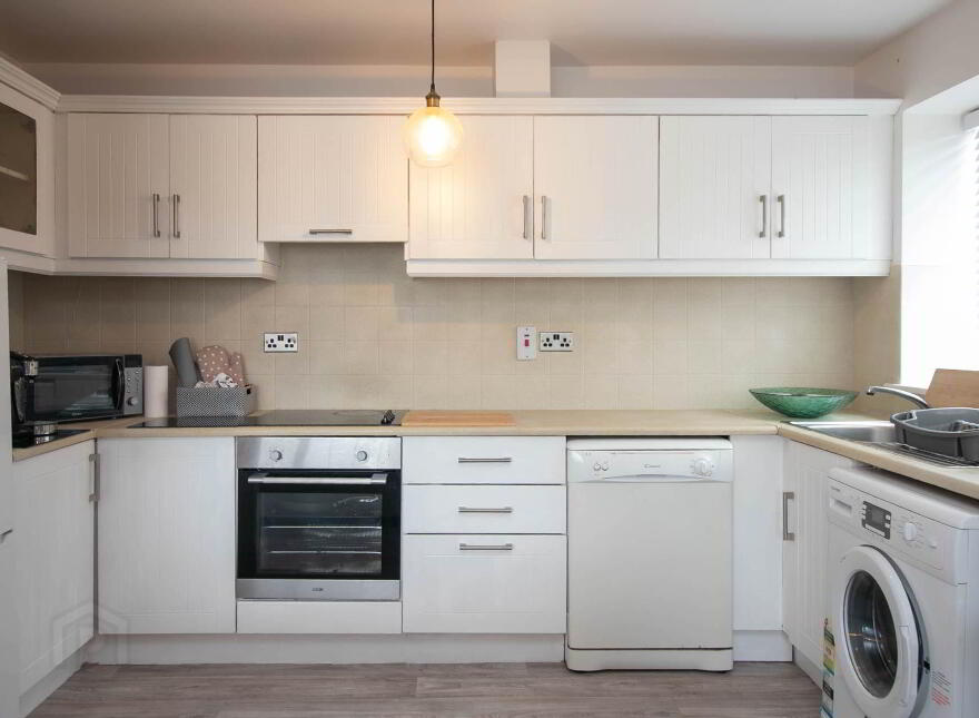 Apt 12, Palm Court, Arvagh, H12R7T8