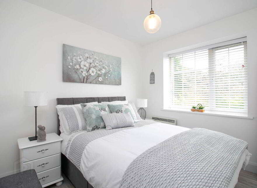 Apt 12, Palm Court, Arvagh, H12R7T8
