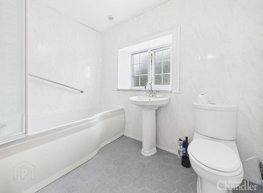 32 Glassdrumman Road, Ballynahinch, BT24 8UX