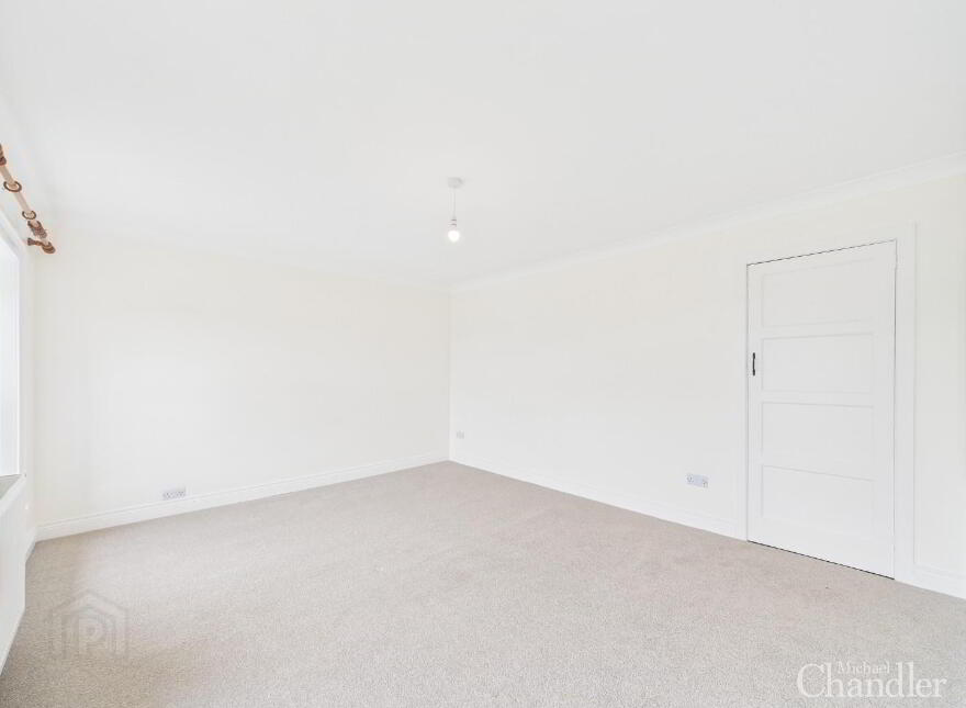 32 Glassdrumman Road, Ballynahinch, BT24 8UX