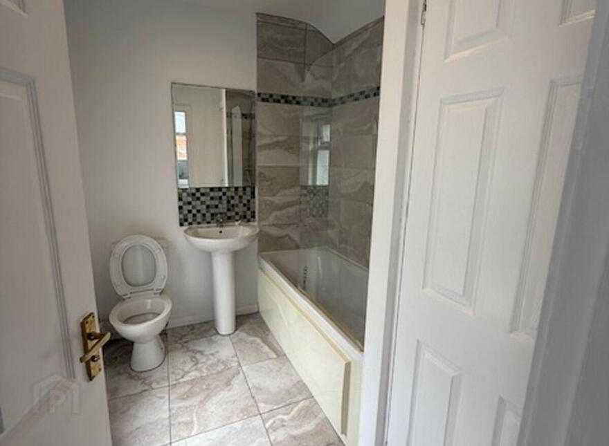 25 Elmdale, Bloomfield, Belfast, BT5 5BX