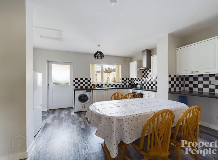 225 Tates Avenue, Belfast, BT12 6NB