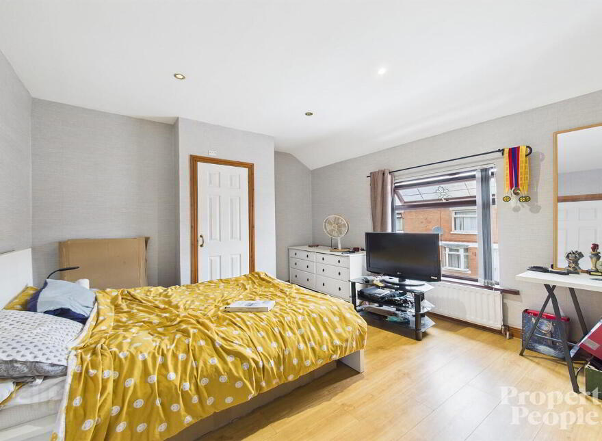 42 Beechmount Parade, Belfast, BT12 7LW