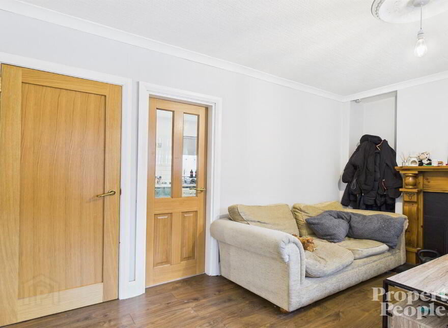 42 Beechmount Parade, Belfast, BT12 7LW