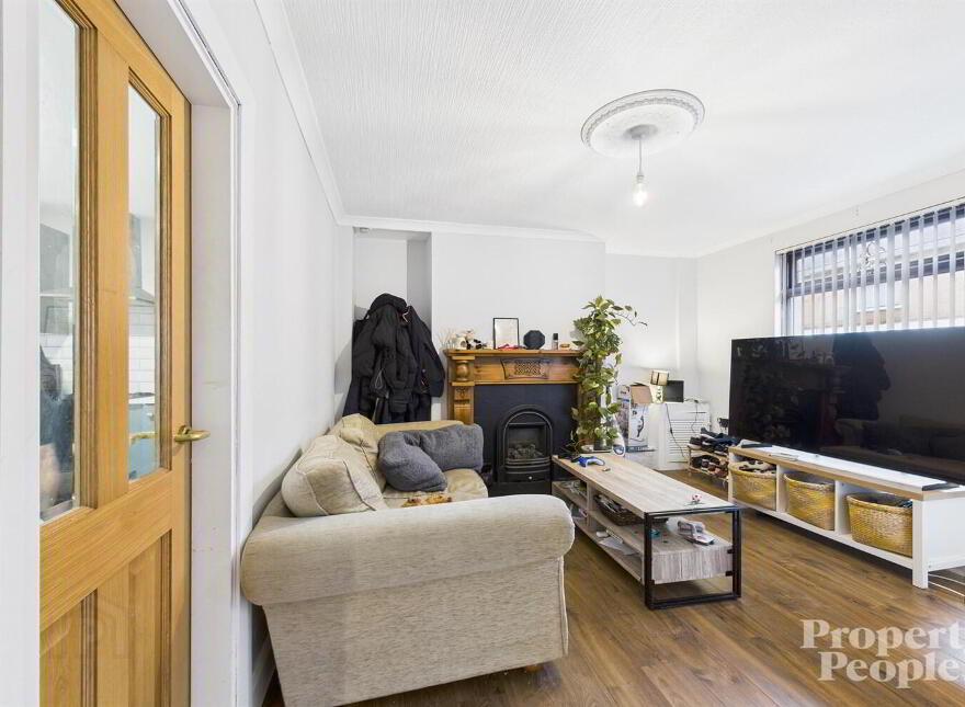 42 Beechmount Parade, Belfast, BT12 7LW