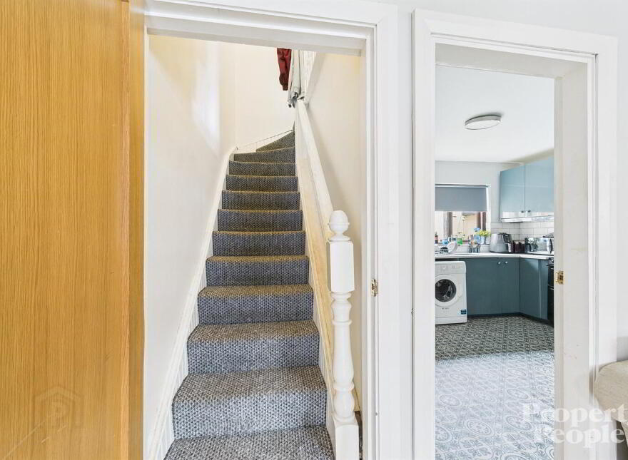 42 Beechmount Parade, Belfast, BT12 7LW