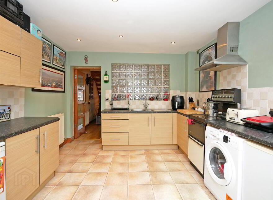 53 London Road, Off Ravenhill / Woodstock Road, Belfast, BT6 8EZ