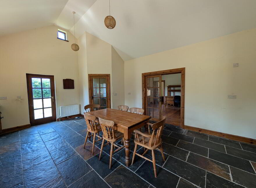 Kiltimagh, Kincon