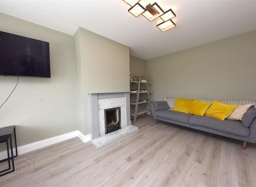 8 The Crescent, Donnybrook, Douglas