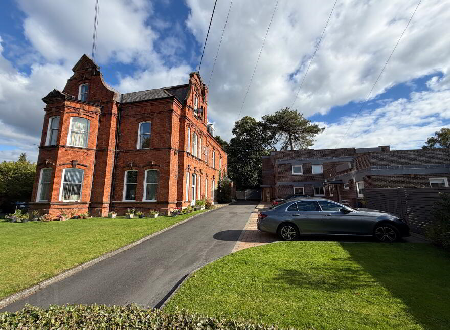 Randal Park, Lisburn Road, Belfast, BT9 6JJ photo