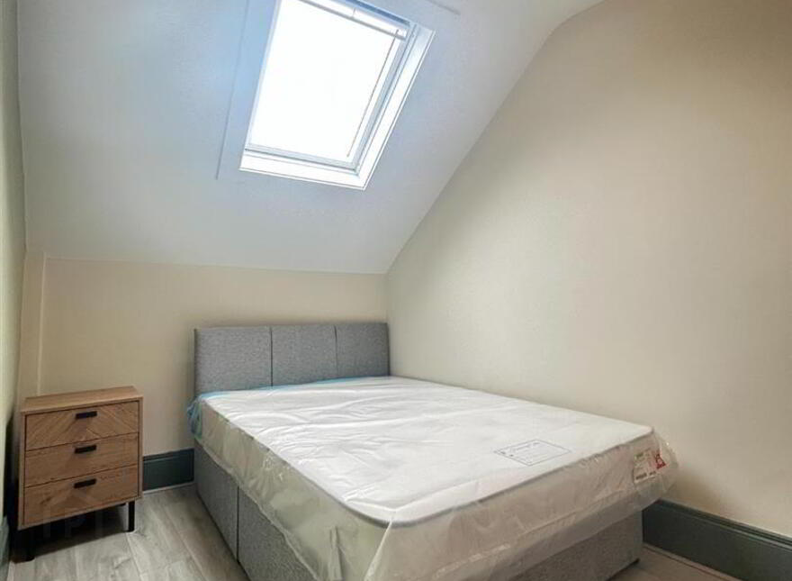 Rms 1,2,3, 4,5, 163 Ballygomartin Road, Belfast, BT13 3NA