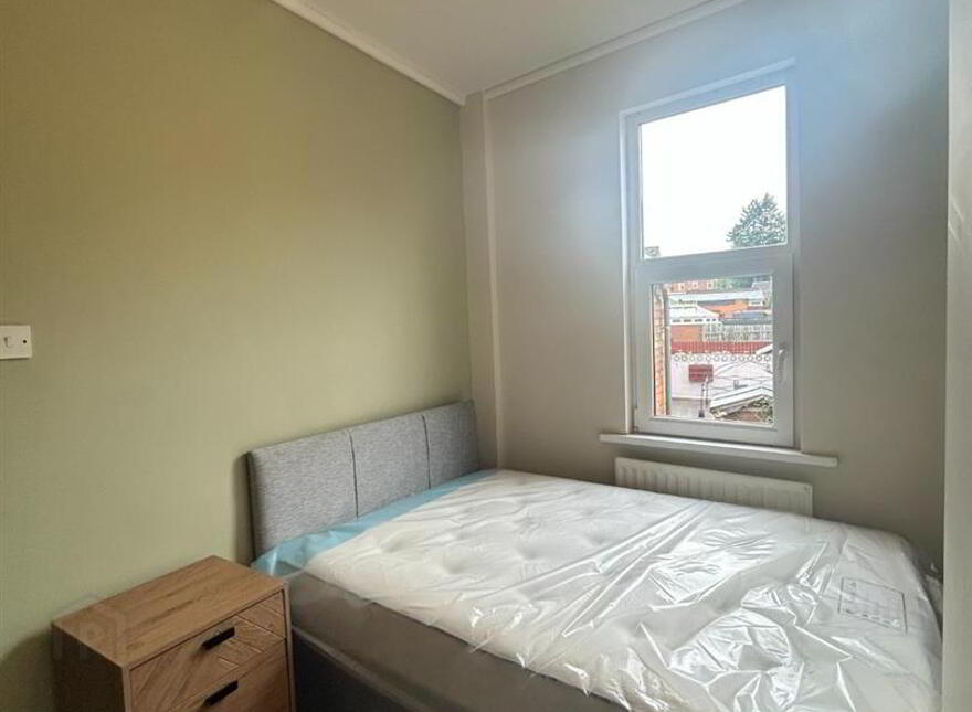 Rms 1,2,3, 4,5, 163 Ballygomartin Road, Belfast, BT13 3NA