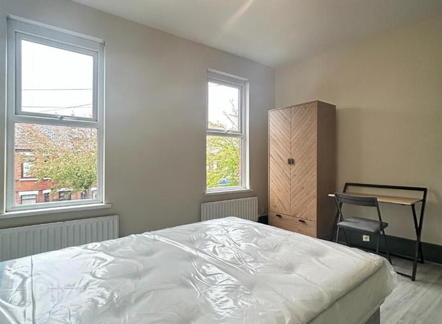 Rms 1,2,3, 4,5, 163 Ballygomartin Road, Belfast, BT13 3NA
