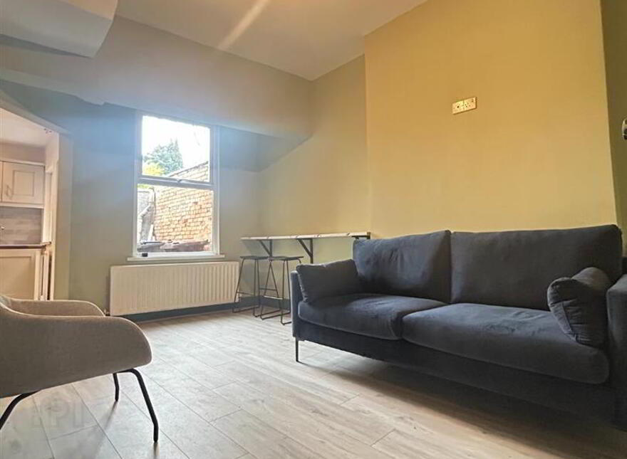 Rms 1,2,3, 4,5, 163 Ballygomartin Road, Belfast, BT13 3NA