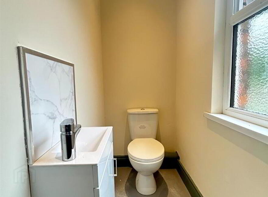 Rms 1,2,3, 4,5, 163 Ballygomartin Road, Belfast, BT13 3NA