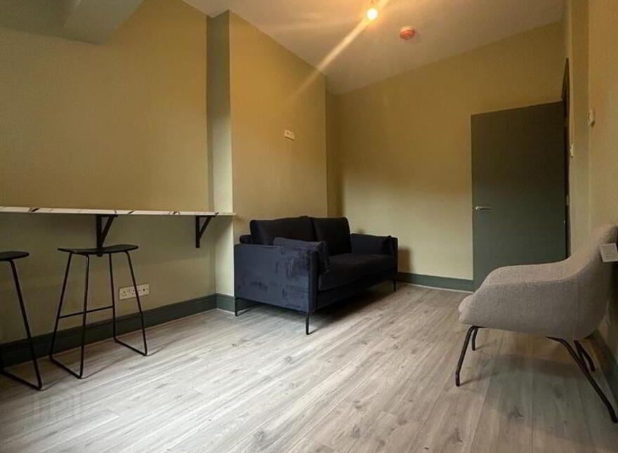 Rms 1,2,3, 4,5, 163 Ballygomartin Road, Belfast, BT13 3NA