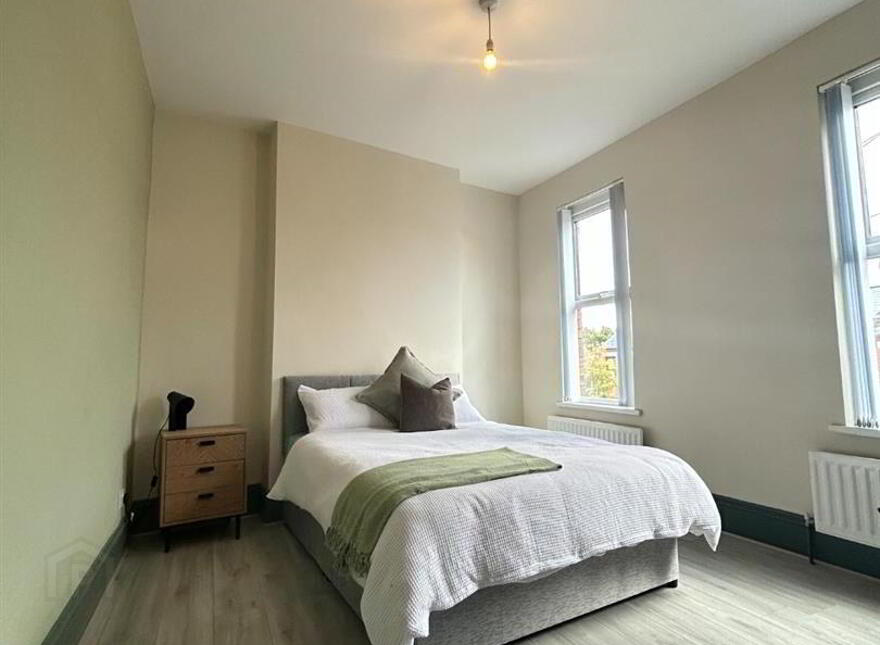 Rms 1,2,3, 4,5, 163 Ballygomartin Road, Belfast, BT13 3NA