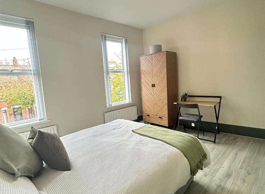 Rms 1,2,3, 4,5, 163 Ballygomartin Road, Belfast, BT13 3NA