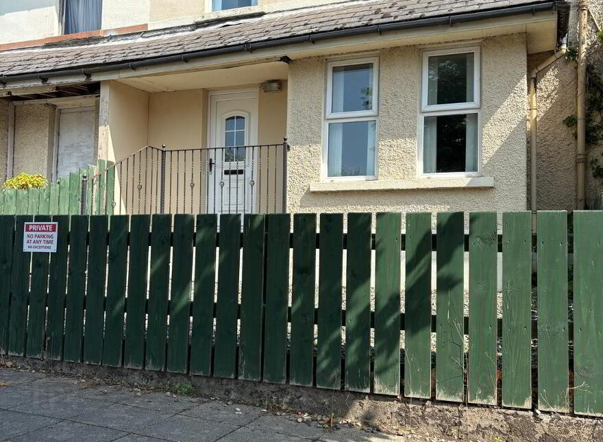 The Diamond, Lifford