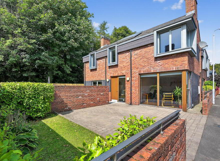 22 Greenvale, Off Ballyskeagh Road , Drumbeg, Belfast, BT17 9LR