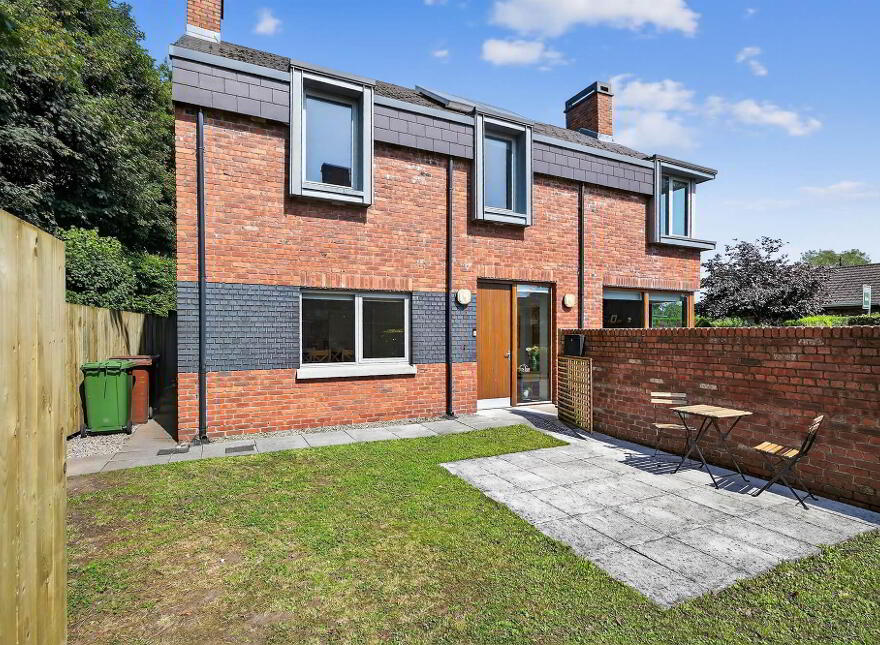 22 Greenvale, Off Ballyskeagh Road , Drumbeg, Belfast, BT17 9LR