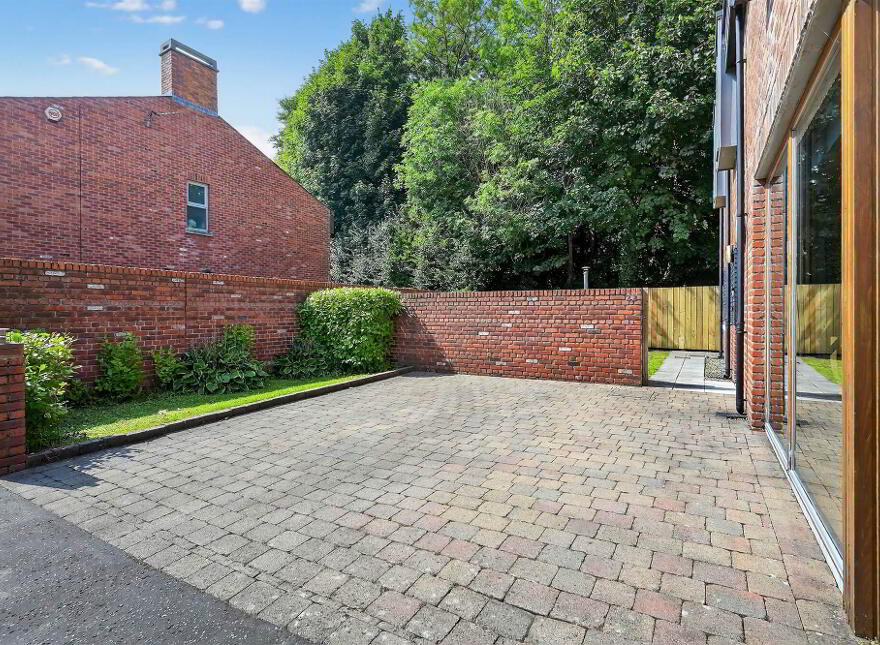 22 Greenvale, Off Ballyskeagh Road , Drumbeg, Belfast, BT17 9LR