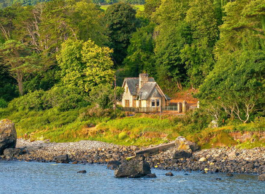 'Cairndhu Gate Lodge', 186 Coast Road, Ballygalley, Larne, BT40 2QG