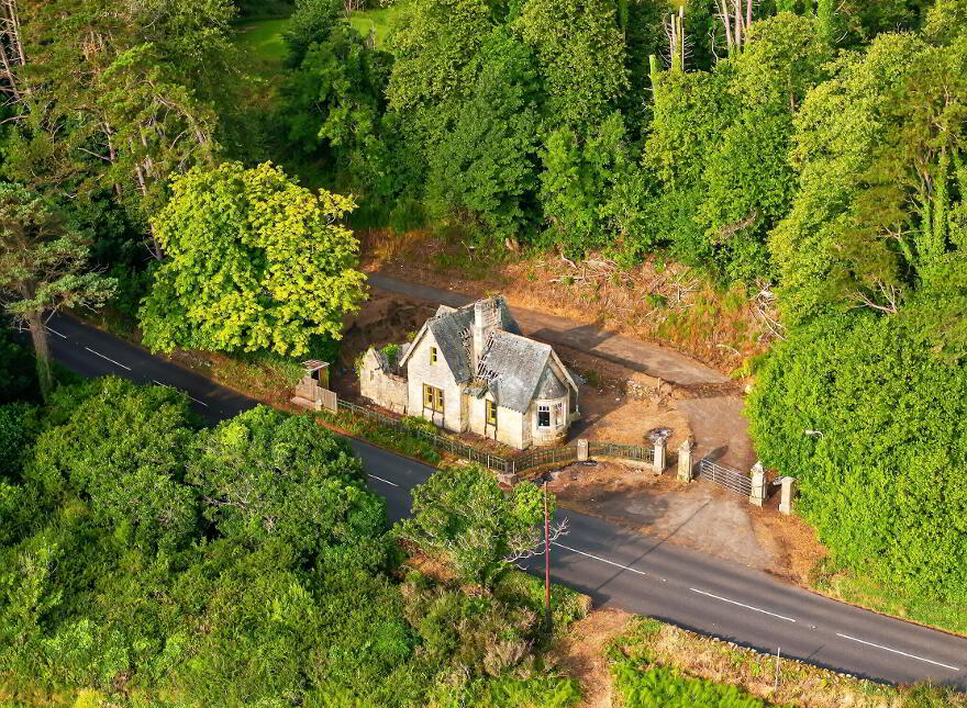 'Cairndhu Gate Lodge', 186 Coast Road, Ballygalley, Larne, BT40 2QG