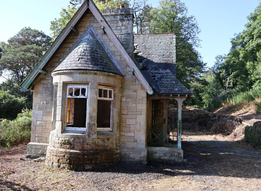 'Cairndhu Gate Lodge', 186 Coast Road, Ballygalley, Larne, BT40 2QG