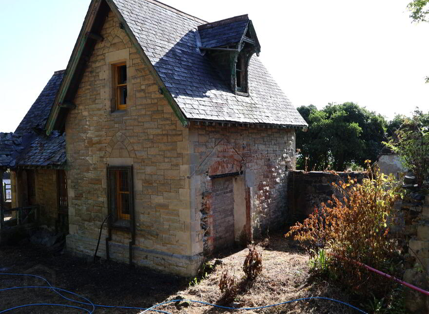 'Cairndhu Gate Lodge', 186 Coast Road, Ballygalley, Larne, BT40 2QG