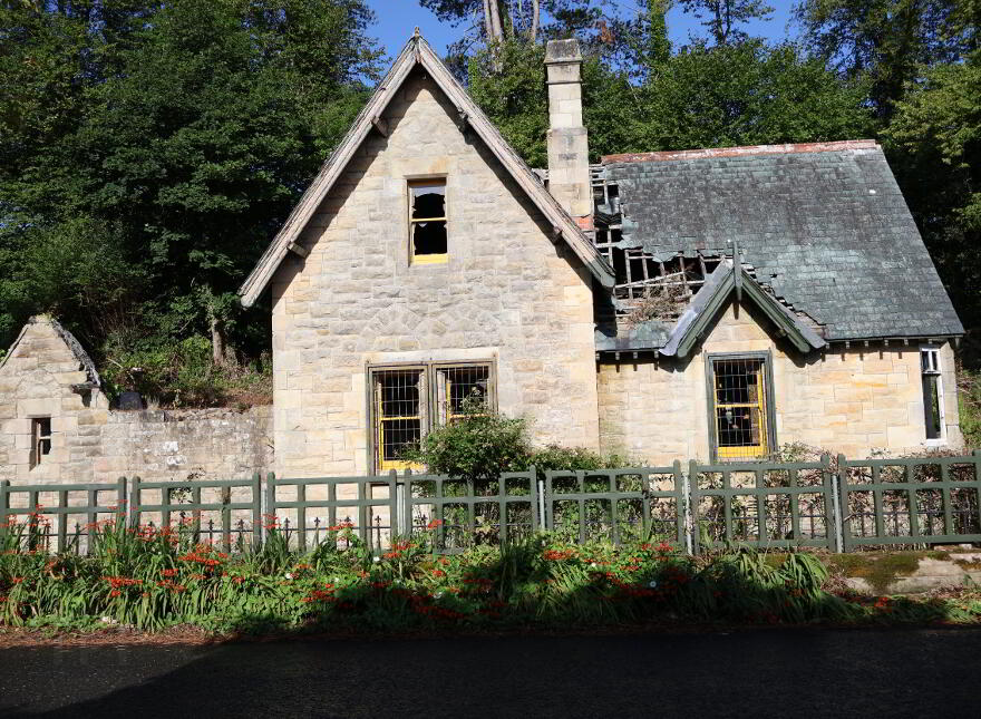'Cairndhu Gate Lodge', 186 Coast Road, Ballygalley, Larne, BT40 2QG