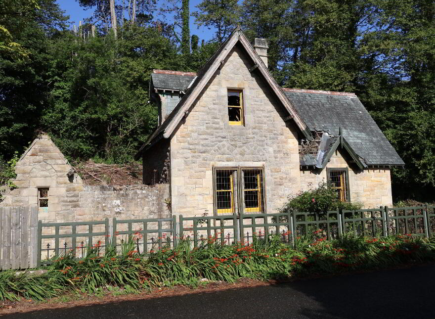 'Cairndhu Gate Lodge', 186 Coast Road, Ballygalley, Larne, BT40 2QG