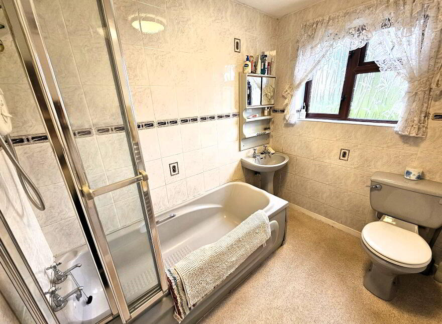 24 Castlebalfour Drive, Lisnaskea, BT92 0GA