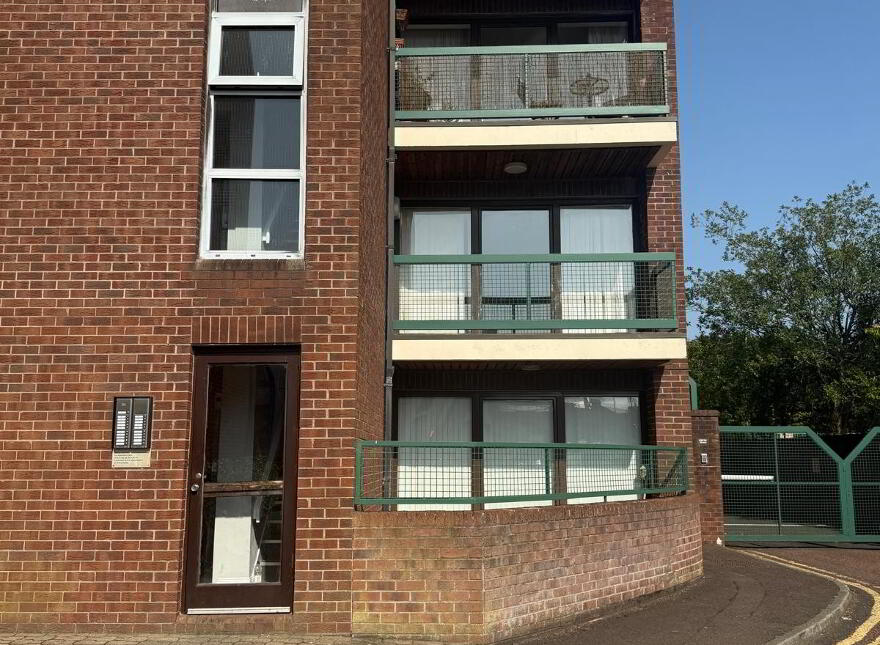12 Balmoral Court, Belfast, BT9 7GR photo