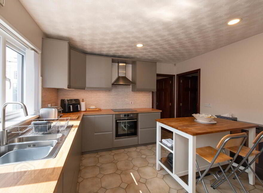 8 Farm Lodge Grove, Greenisland, Carrickfergus, BT38 8YD