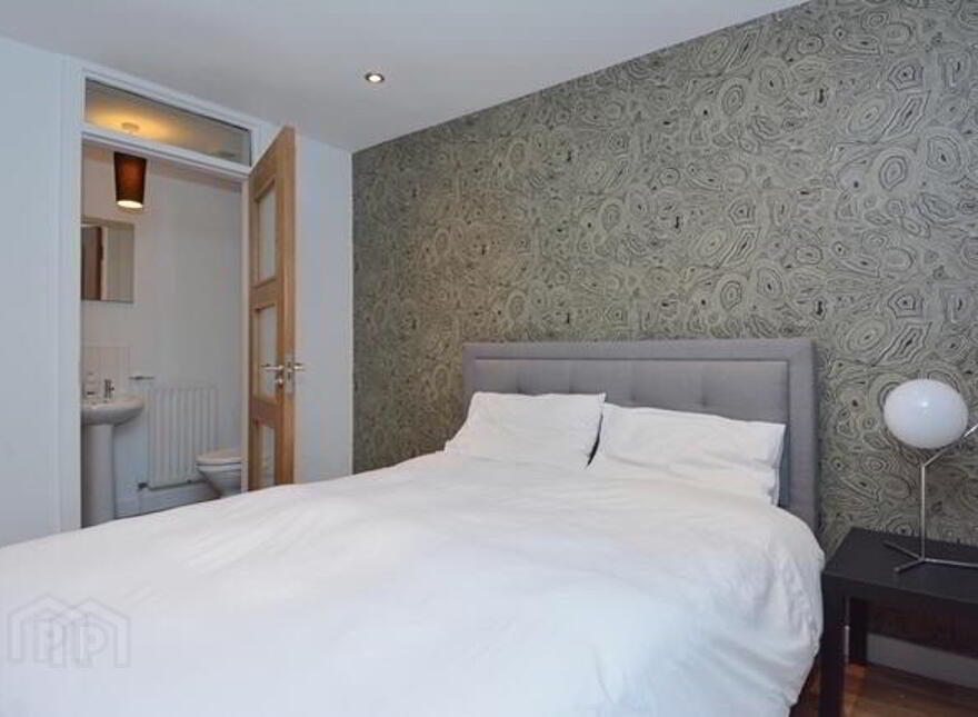 Park Royal, 841e Lisburn Road, Belfast, BT9 7GY