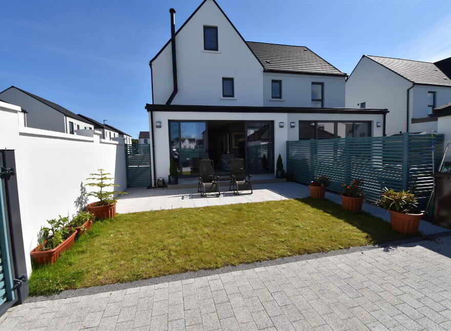 4 Hatheran Square, Portstewart, BT55 7UL