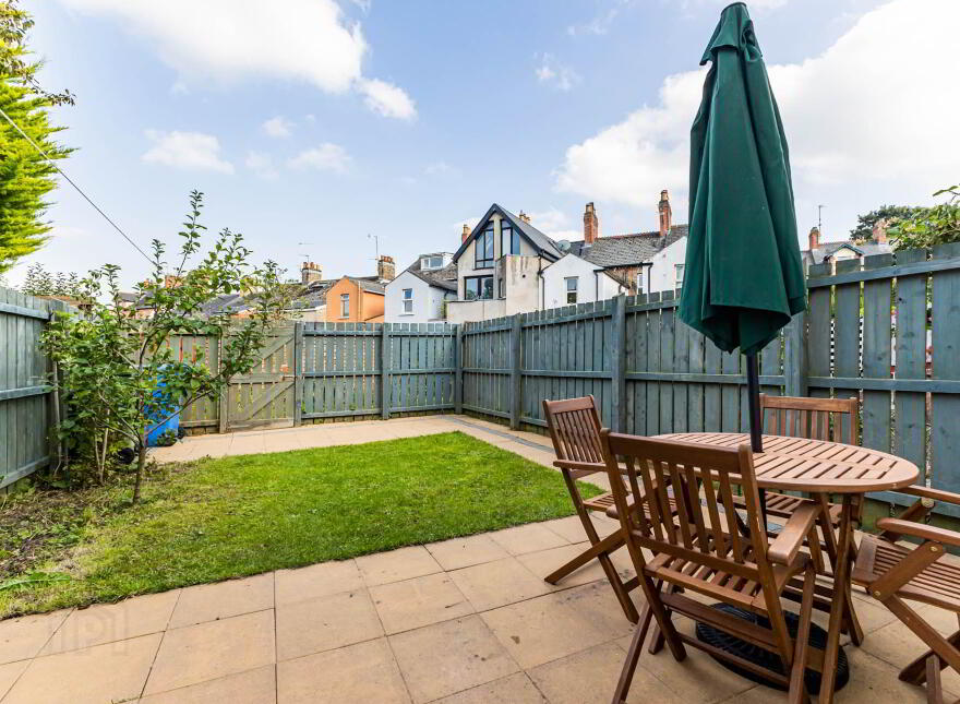 15 Park Parade, Lisburn, BT27 4AJ