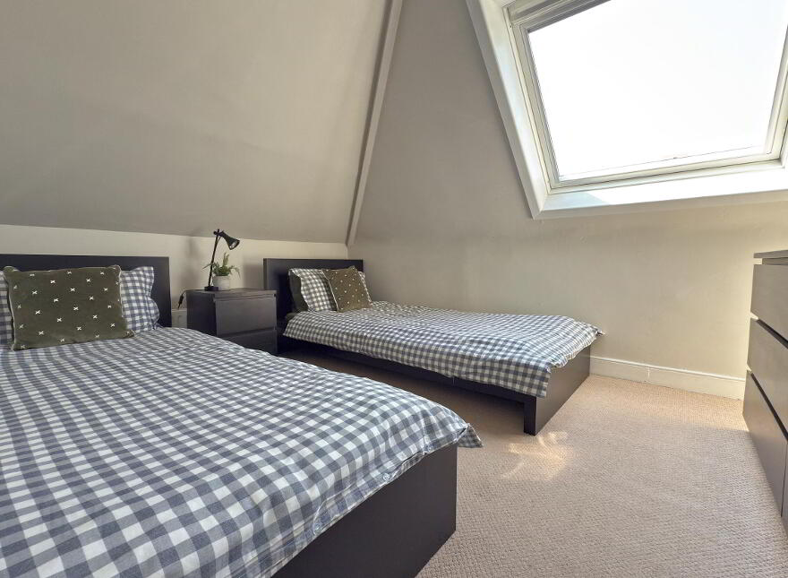 18 Ballyreagh Road, Portrush, BT56 8LR