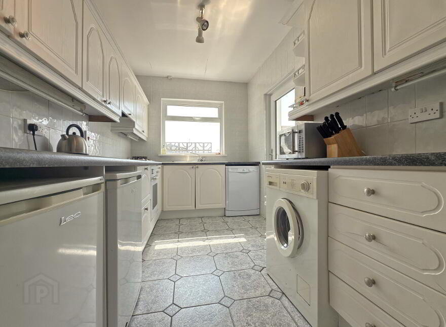 18 Ballyreagh Road, Portrush, BT56 8LR