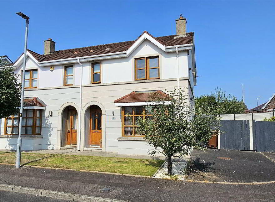 8 Bates Park, Greenisland, Carrickfergus, BT38 8LG