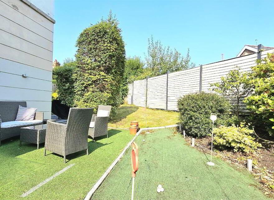 8 Bates Park, Greenisland, Carrickfergus, BT38 8LG