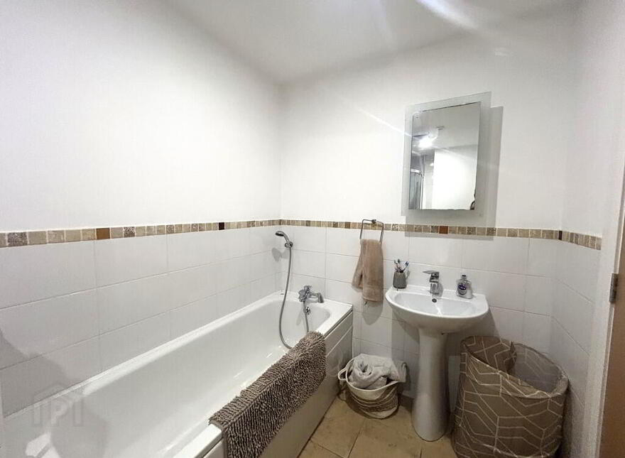 15 Shandon Manor, 17 Clara Road, Belfast, BT5 6FN