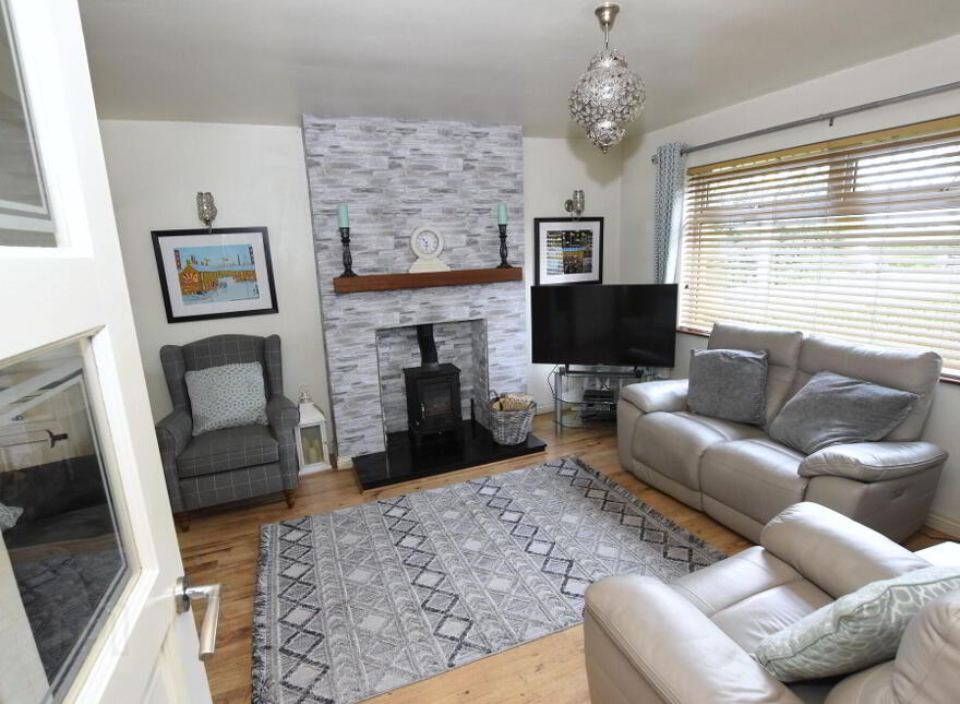 12 Arnold Grove, Lower Ballinderry, Antrim, BT28 2JL