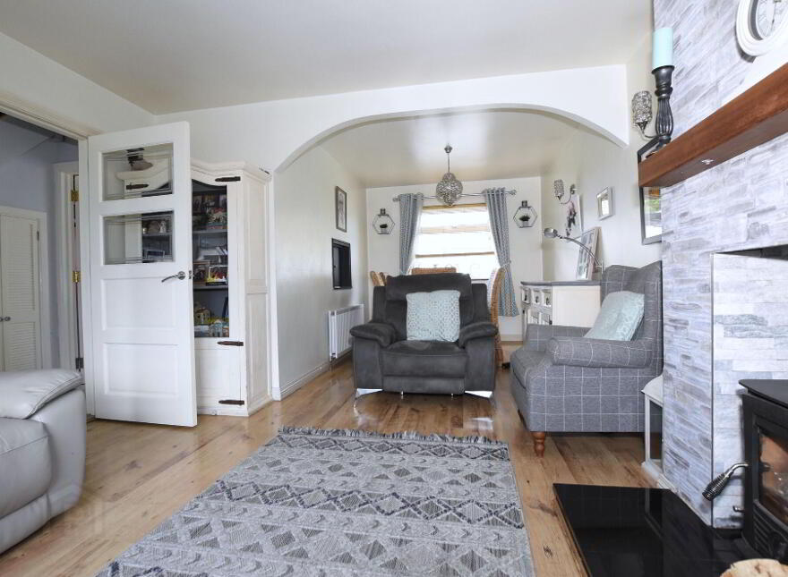 12 Arnold Grove, Lower Ballinderry, Antrim, BT28 2JL