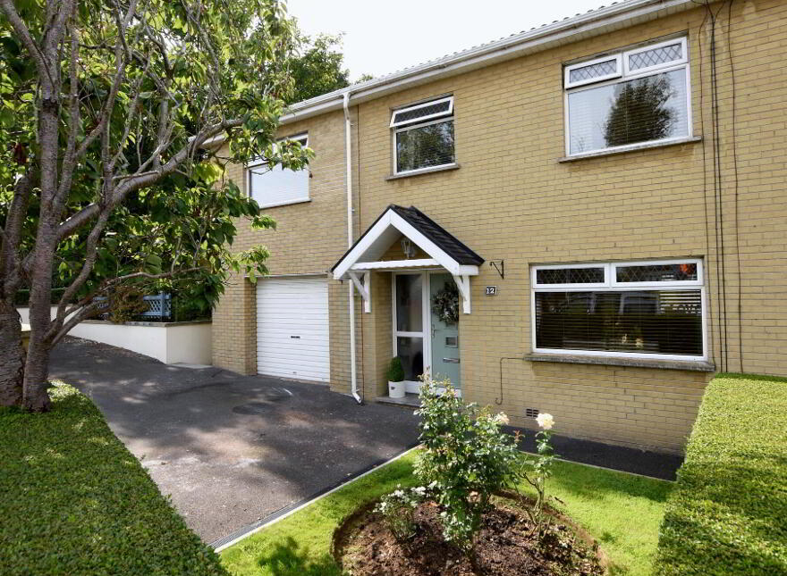 12 Arnold Grove, Lower Ballinderry, Antrim, BT28 2JL