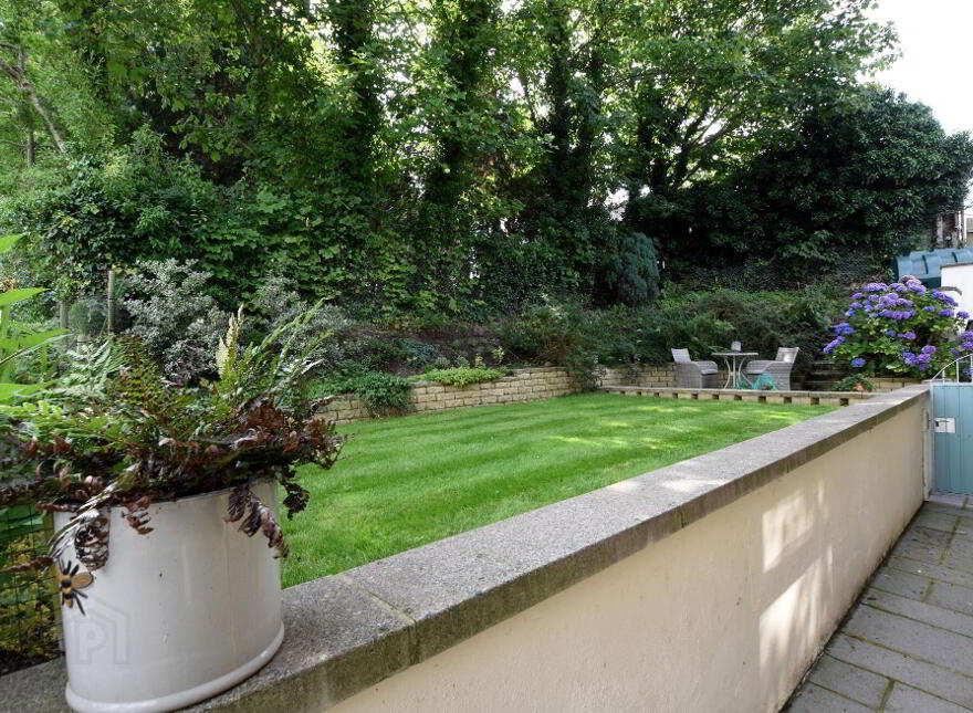 12 Arnold Grove, Lower Ballinderry, Antrim, BT28 2JL